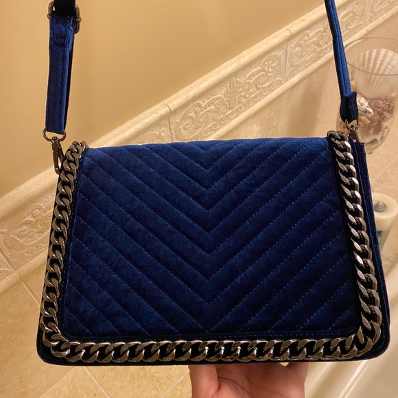 Aldo Handbags - NWOT Aldo Blue Velvet silver chain purse
